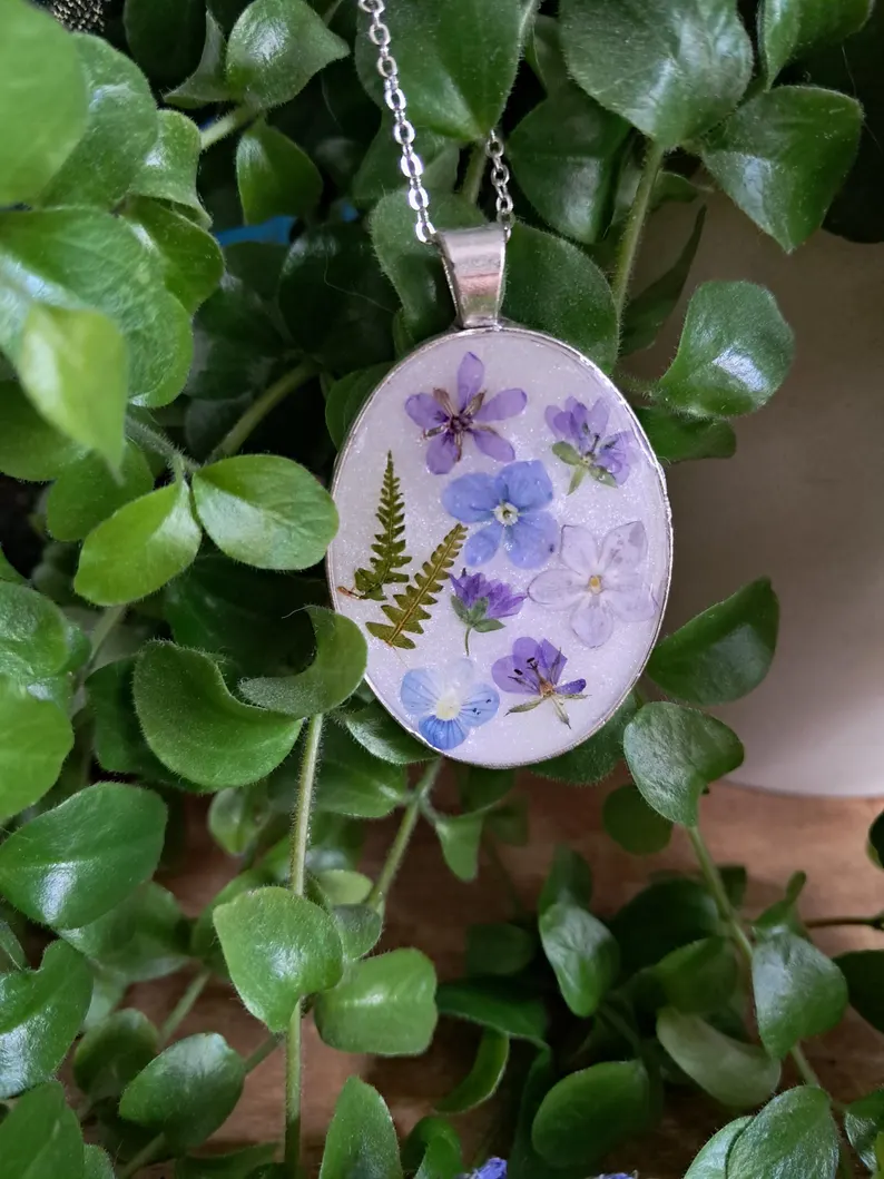 Collier collection Porcelaine orné de petites fleurs des champs